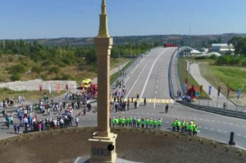 Мостовой переезд, стелу и проспект «200-летия Черкесска»