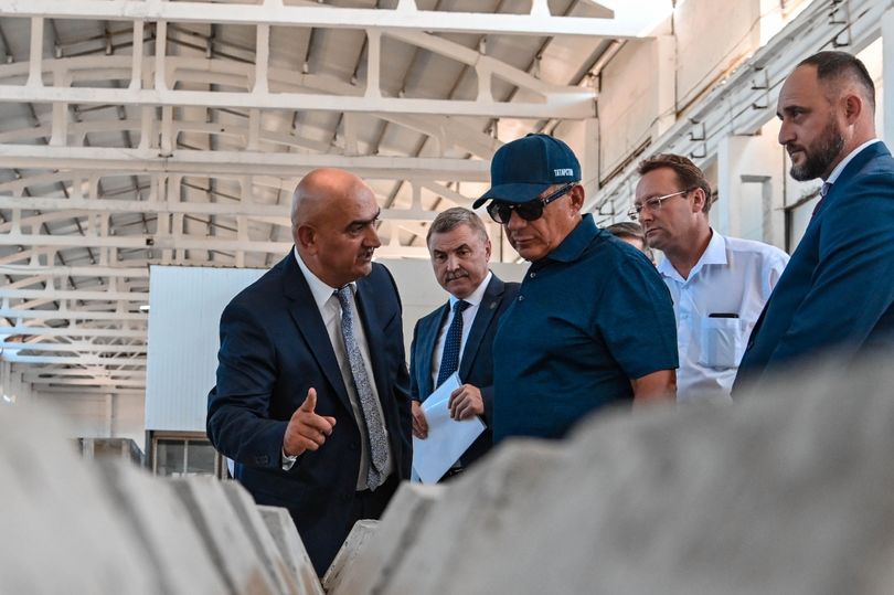 Президент Татарстана посетил новое производство стройматериалов 