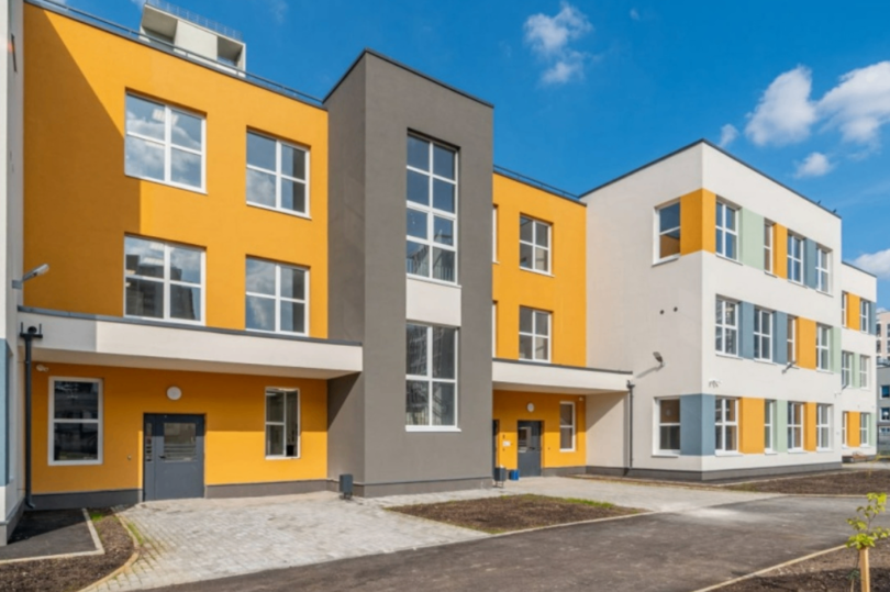 В Приморском районе Петербурга построен детский сад на 220 мест с бассейном и метеоплощадкой