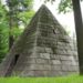 Территорию вокруг «Пирамиды с четырьмя колоннами» в Екатерининском парке восстановят