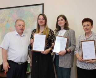Ещё три семьи в Новгородской области получили сертификаты на покупку дома
