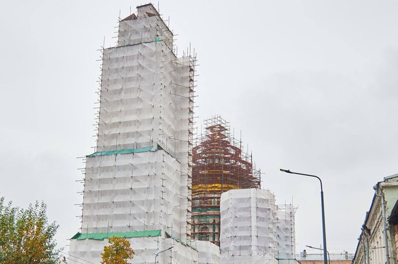 Началась реставрация фасадов Богоявленского собора в столичном Елохове