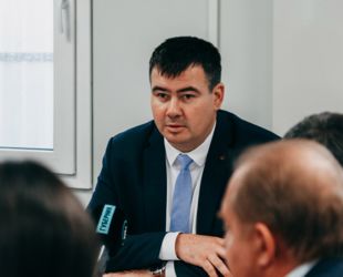 Вице-губернатора Владимирской области, курирующего вопросы развития инфраструктуры, ЖКХ и энергетики Романа Годунина уволили за подлог