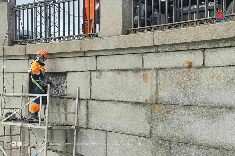 На Атаманском мосту через Обводный канал завершили ремонтные работы