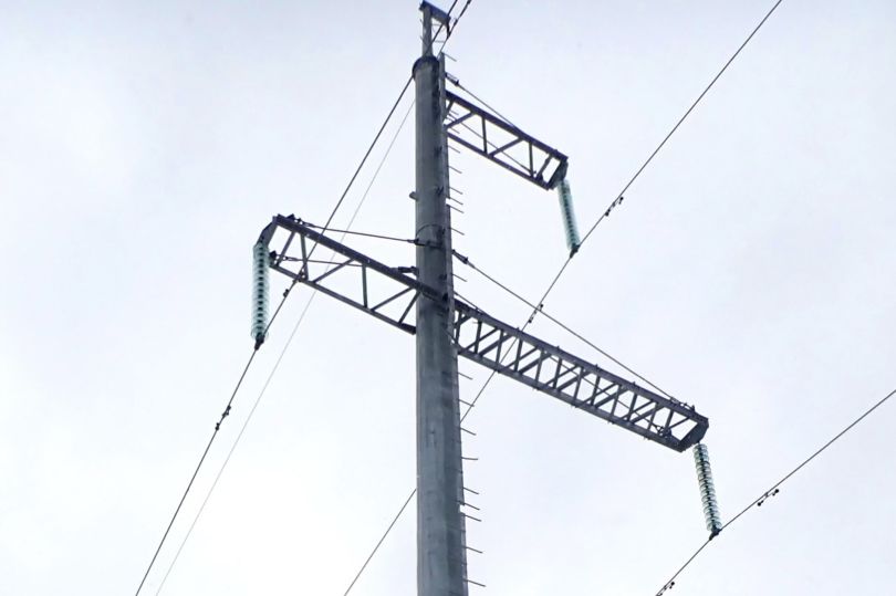 На системообразующей линии электропередач Коми заменили опоры