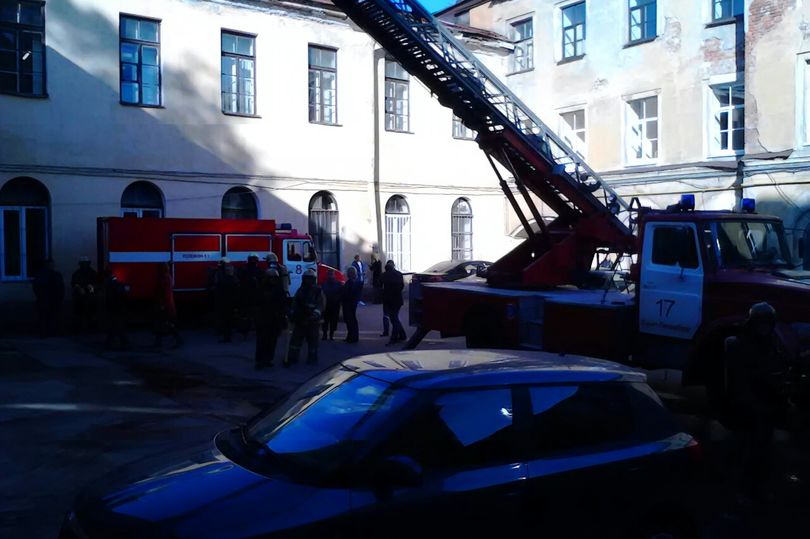 Пожарные  эвакуировали 57 человек из университета  им. Герцена