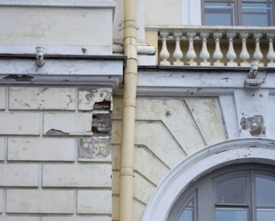 Фасады зданий Дирекции императорских театров и бывшего Министерства народного просвещения со стороны площади Островского отреставрируют в этом году