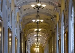 Восстановлено историческое освещение Восточной галереи Зимнего дворца