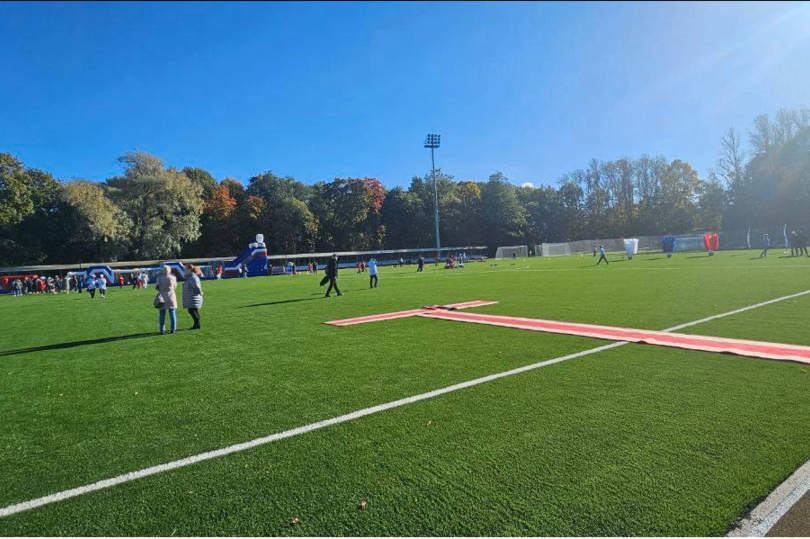 Баланс классики и современности. Дача Макарова в Петербурге приспособлена под стадион