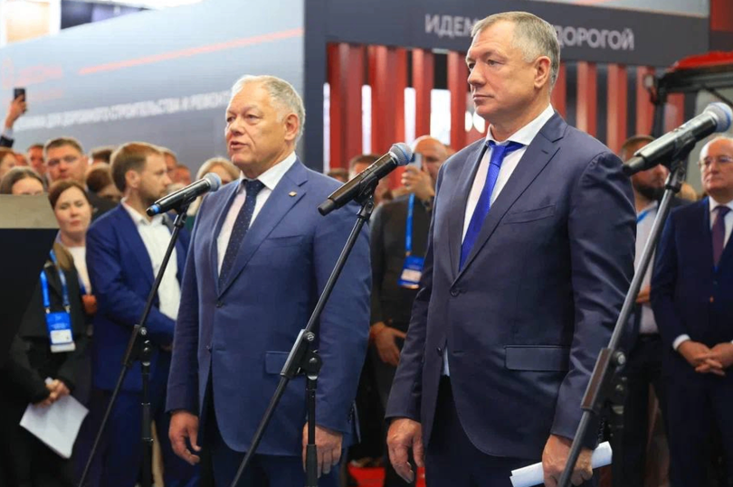 На выставке «Дорога» дан старт движению по шести дорожным объектам