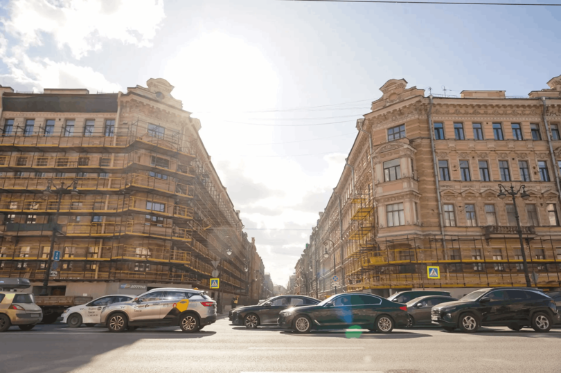 В Петербурге начинается реставрация фасадов домов на углу Невского проспекта и Пушкинской улицы