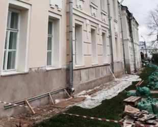 В новгородском Антоново ремонтируют фасады здания келаревых и настоятельских келей