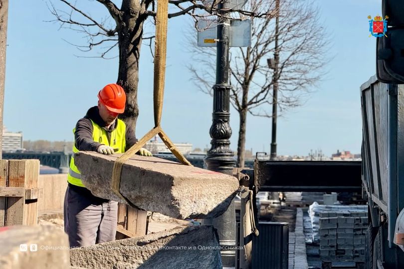 Дворцовую набережную — главную прогулочную артерию Петербурга — комплексно отремонтируют в этом году