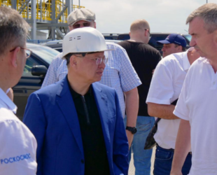 Министр строительства и ЖКХ России Ирек Файзуллин совместно с губернатором области Василием Орловым посетили стройплощадки космодрома «Восточный»