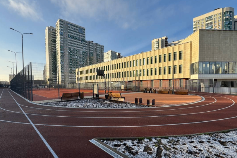 Школу на 550 мест построили в ЖК «Изумрудные Холмы» в Подмосковье