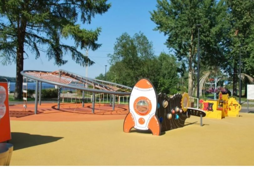 «Космическая» детская площадка появилась в Кировске Ленинградской области