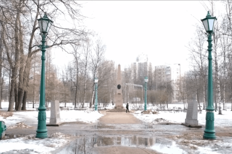В петербургском сквере на месте дуэли Пушкина приступили к реконструкции наружного освещения