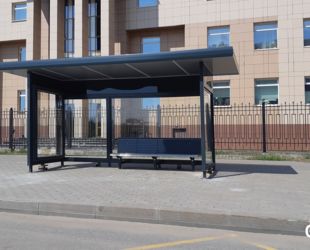 На Большой Московской улице Великого Новгорода, в «Ивушках», установили павильоны на автобусных остановках