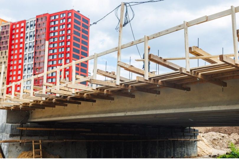 Мостовой переход через реку Яузу капитально отремонтировали в Клину