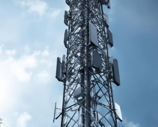 ЗакС рассмотрит законопроект о признании вышек сотовой связи объектами благоустройства