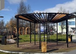 Гигантские шахматы и светодиодные арки появились в сквере им. Антоненко на Колыме.