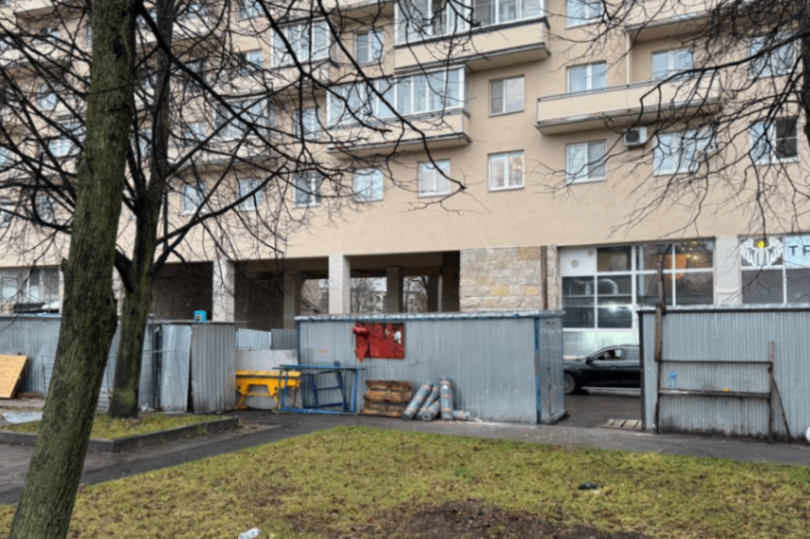 ГАТИ Петербурга следит за очисткой строительных лесов от снега