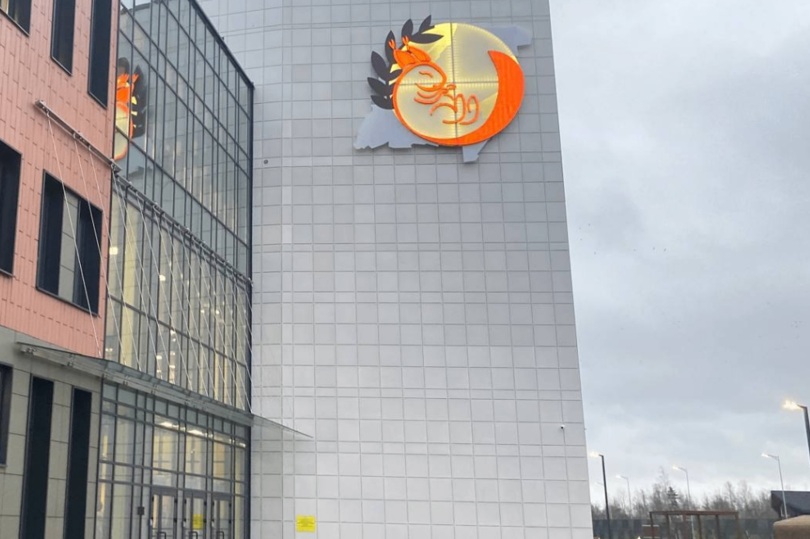 В ленинградском Новоселье торжественно открыли школу на 825 мест