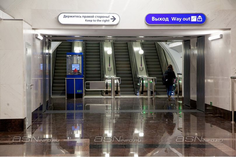 Выход из метро московская