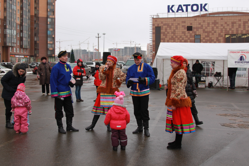 Новости кудрово сегодня. Организация праздника Кудрово. Макдак в Кудрово. Рождество в новом Оккервиле. Новый Оккервиль магазины.