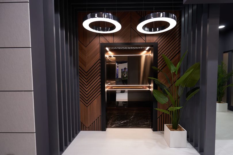 Дизайн лифтов: как интерьеры кабин превращаются в арт-объекты и цифровые пространства